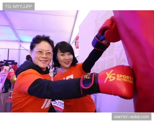 龚翔宇家的冰箱里塞满了蛋白粉，连饮料都喝无糖的